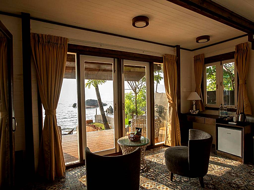 The Ark Comforts: Deluxe Double Room with Sea View Jacuzzi (Palolem) 