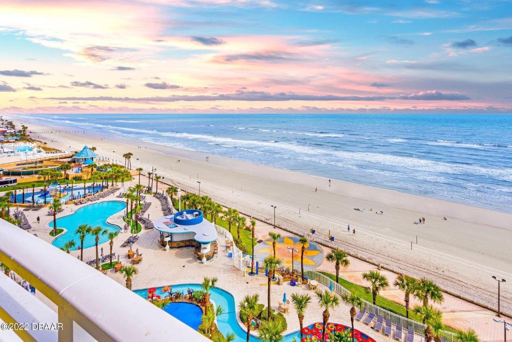 Penthouse Floor 1 BR Resort Condo Direct Oceanfront Wyndham Ocean Walk - Daytona Funland